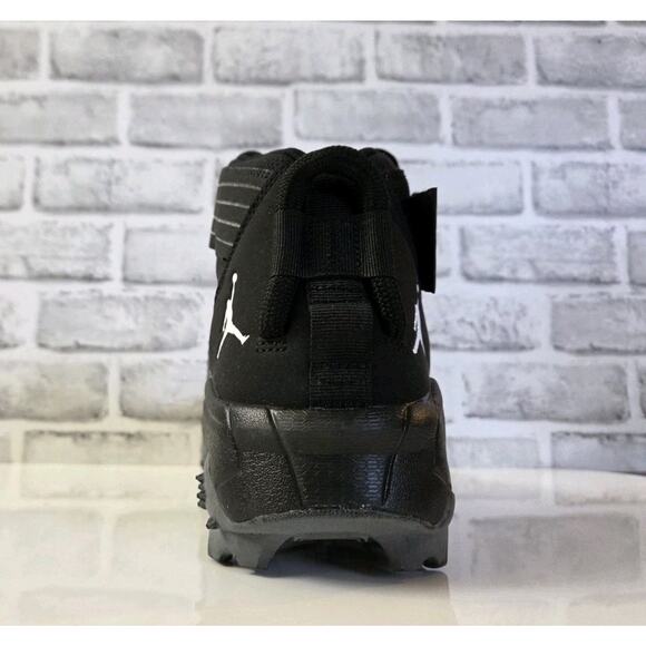 Athletic_Shoes
